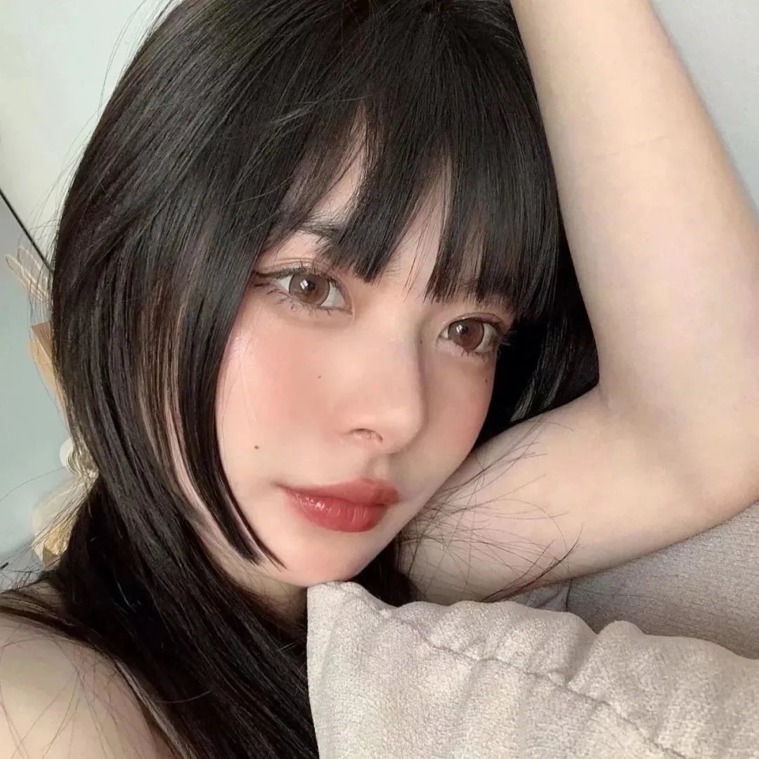 金牌客服董董恩
